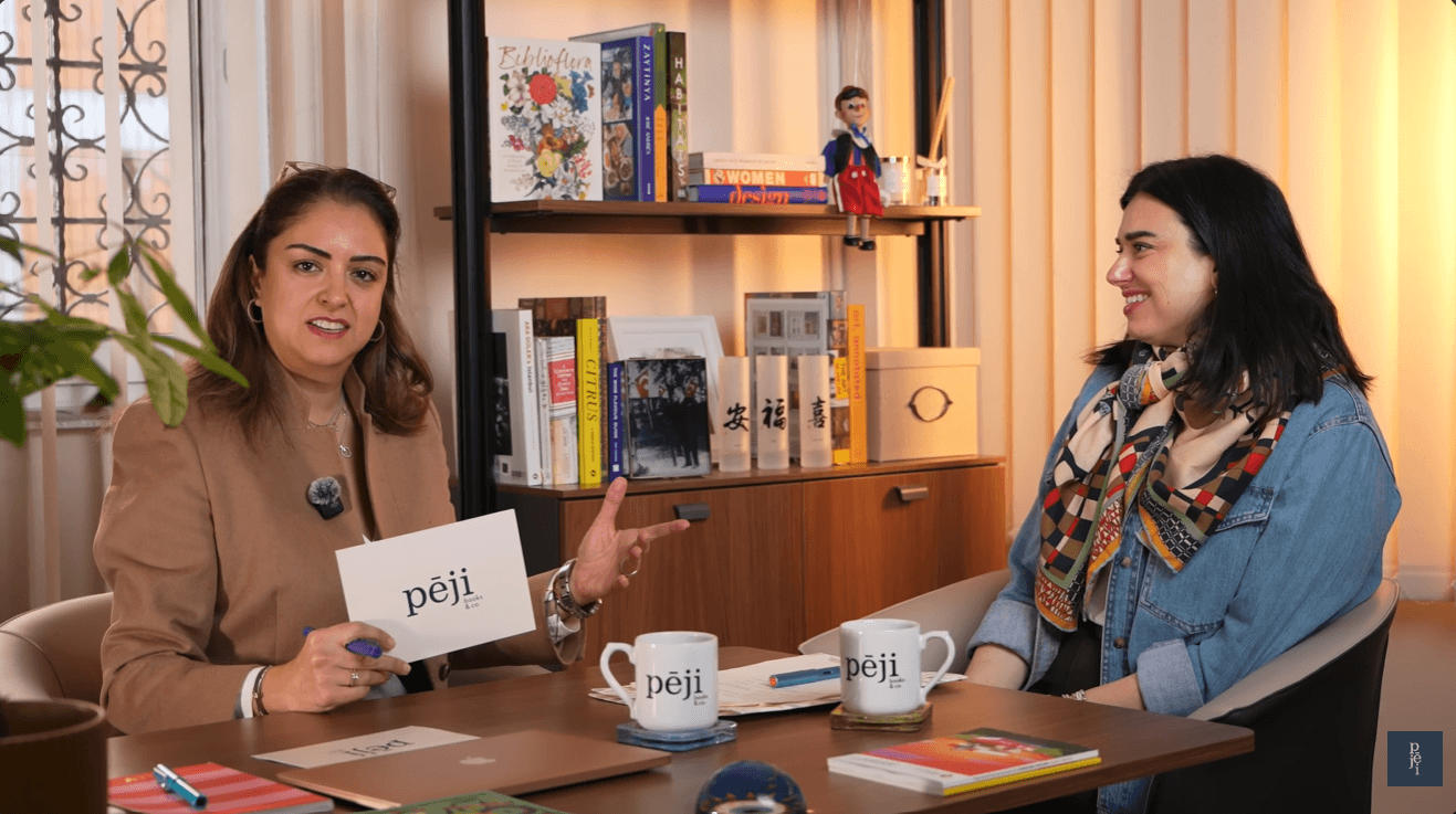 Pēji Talks 1. Bölüm / Dijital Dünyada Kitap Okuyan Çocuk Yetiştirmek – Özge Lokmanhekim